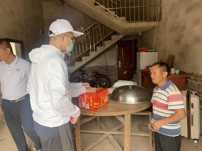 實(shí)踐隊(duì)走訪慰問(wèn)脫貧戶。福建船政交通職業(yè)學(xué)院供圖